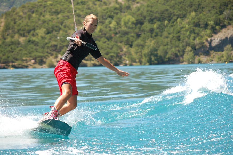 Wake-board sur le lac de Serre-Ponçon - par Natu'roll 