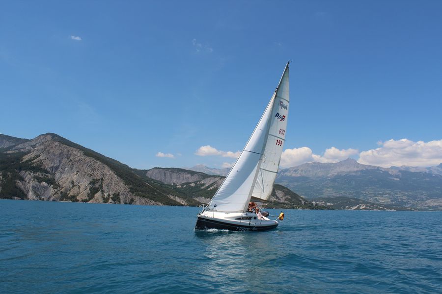 Serre-Ponçon à la voile - par Natu'roll